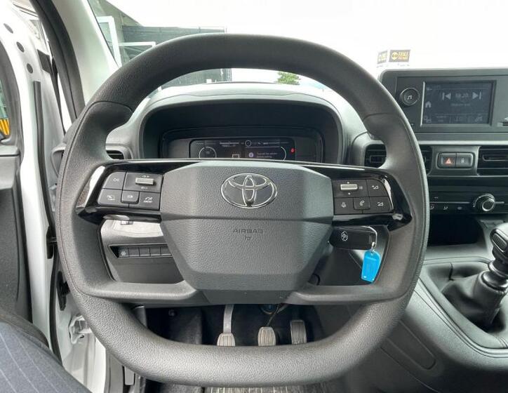 Toyota ProAce City 13