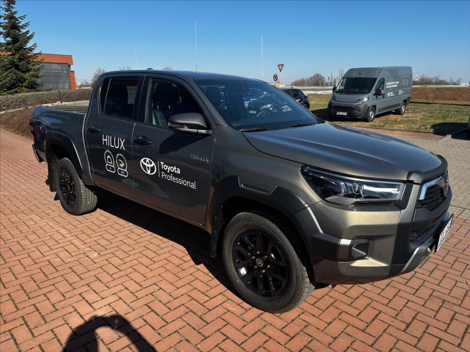 Toyota Hilux 2