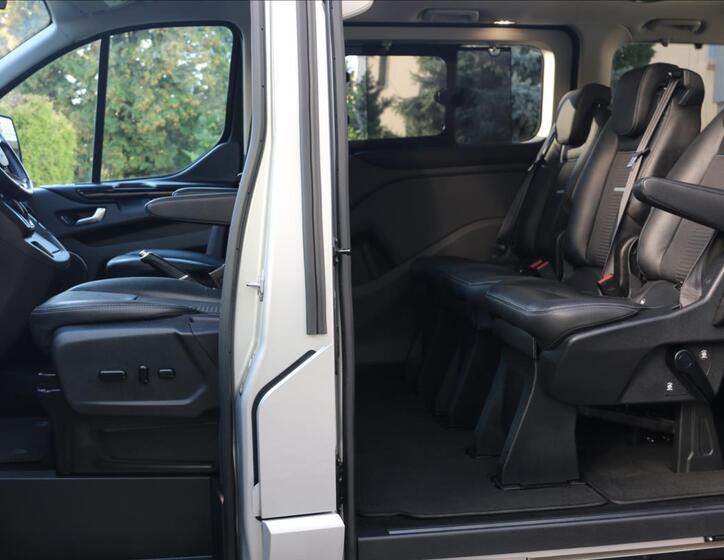 Ford Tourneo Custom 40