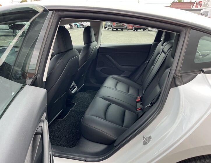 Tesla Model 3 18