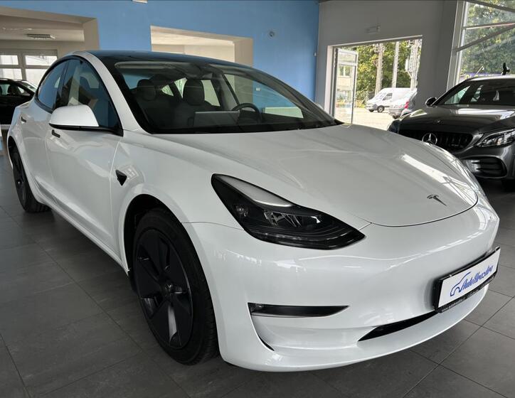 Tesla Model 3 1
