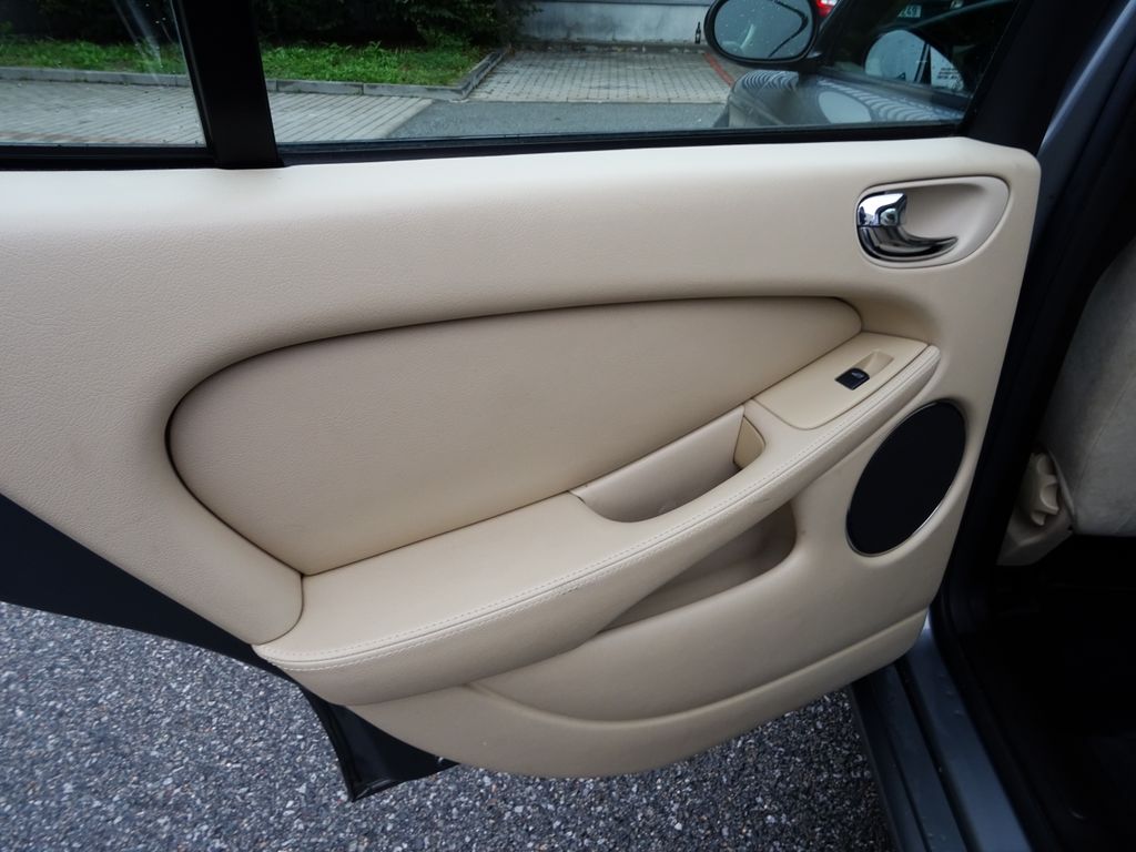 Jaguar X-Type