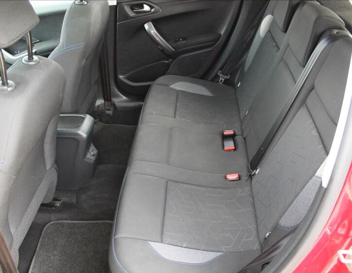 Peugeot 2008 8