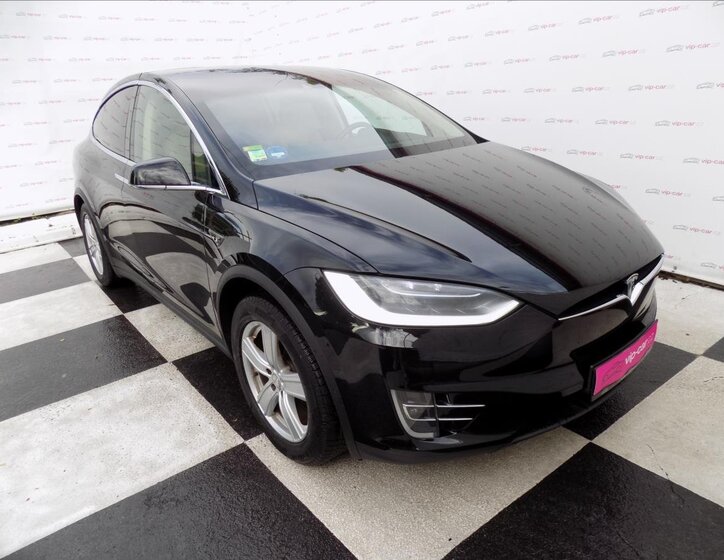 Tesla Model X 9