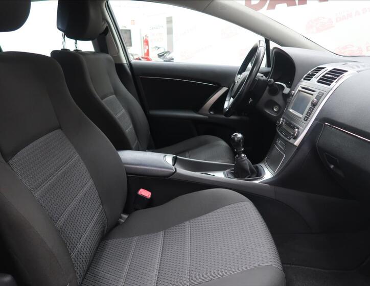 Toyota Avensis 13