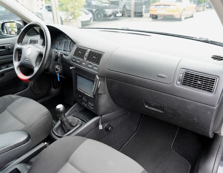 Volkswagen Golf 25