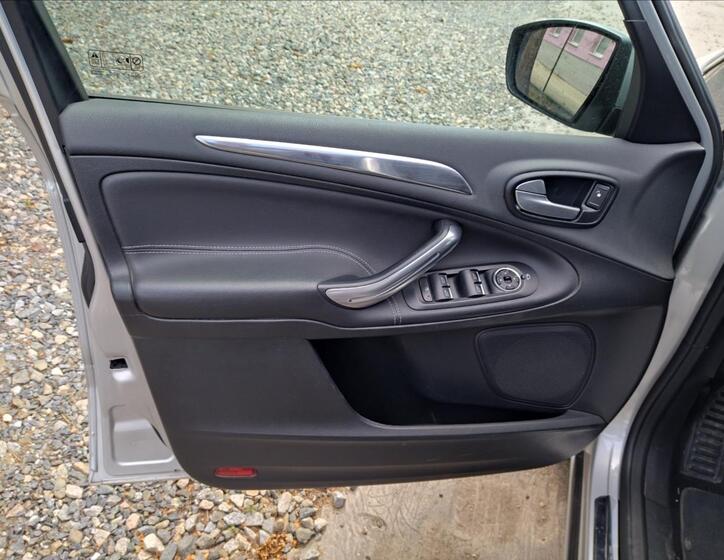 Ford S-MAX 19