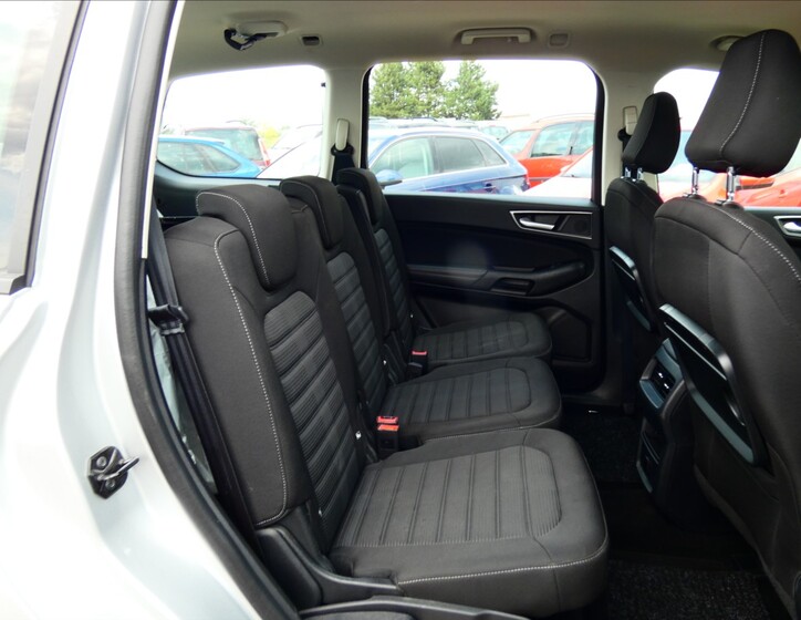 Ford Galaxy 12