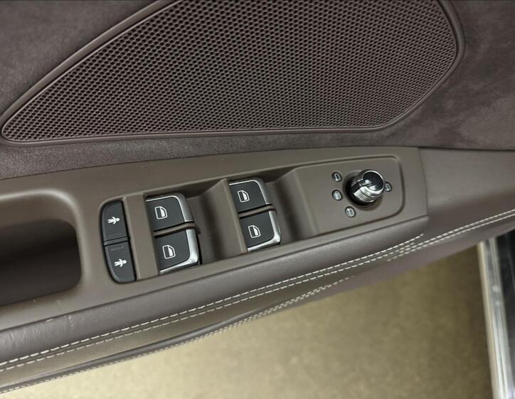 Audi A8 43