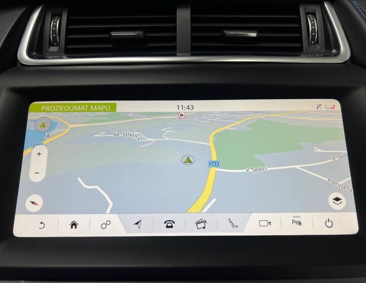 Jaguar E-Pace 14