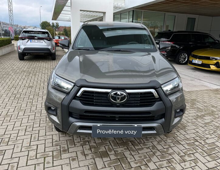 Toyota Hilux 9