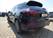 Porsche Cayenne 75