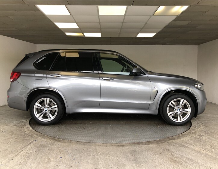 BMW X5 8