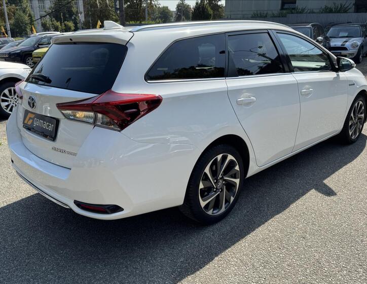 Toyota Auris 5