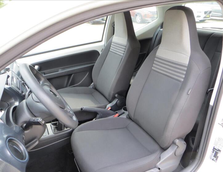 Volkswagen up! 12