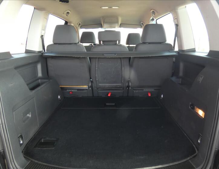 Volkswagen Touran 12