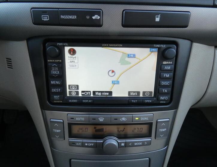 Toyota Avensis 8