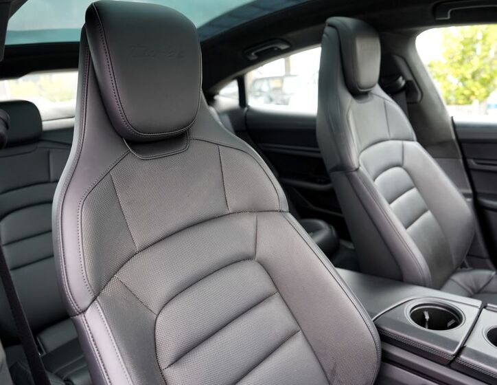 Porsche Taycan 30