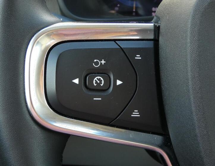 Volvo XC40 11
