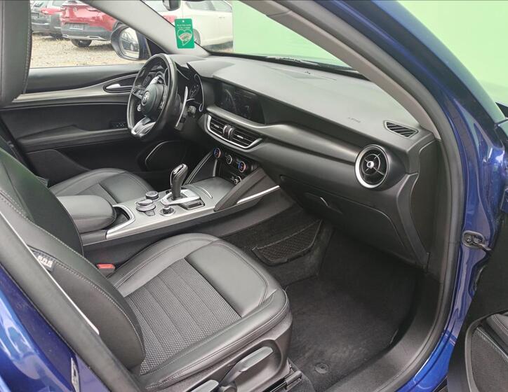Alfa Romeo Stelvio 33