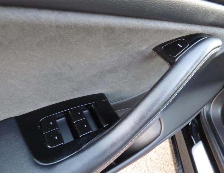 Tesla Model 3 11