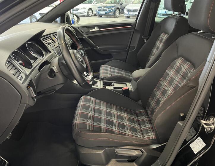 Volkswagen Golf 20