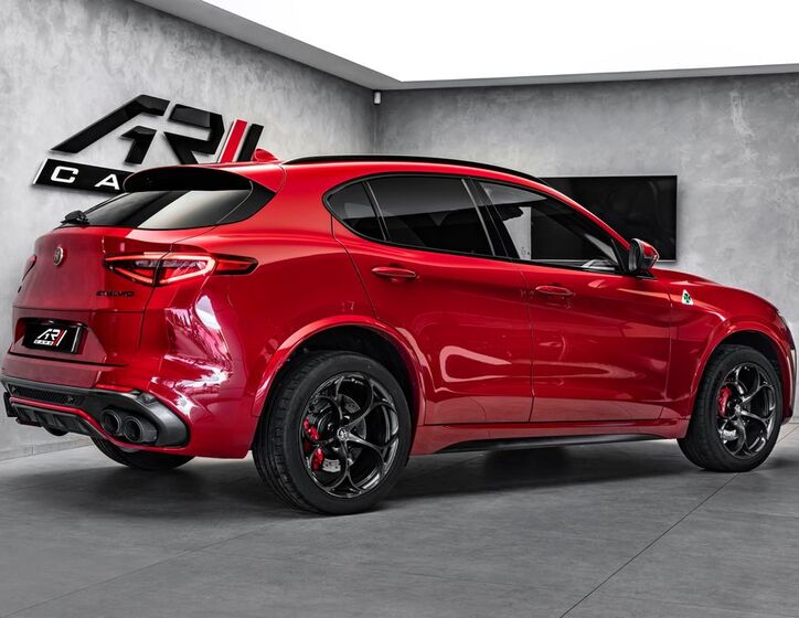 Alfa Romeo Stelvio 5