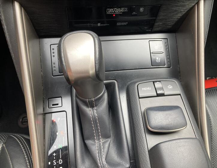 Lexus IS 300h 25