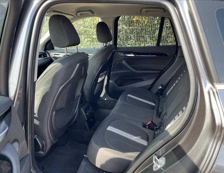 BMW X1 12