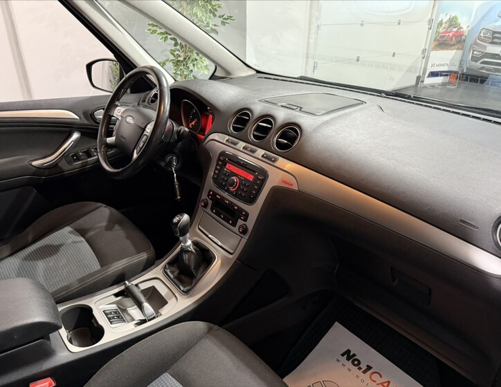 Ford Galaxy 16