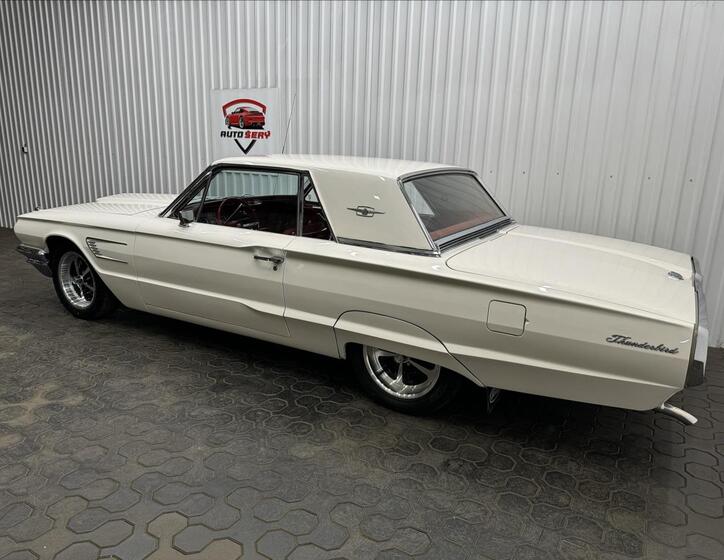 Ford Thunderbird 5