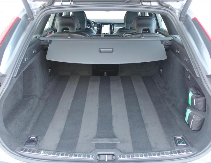 Volvo V90 11
