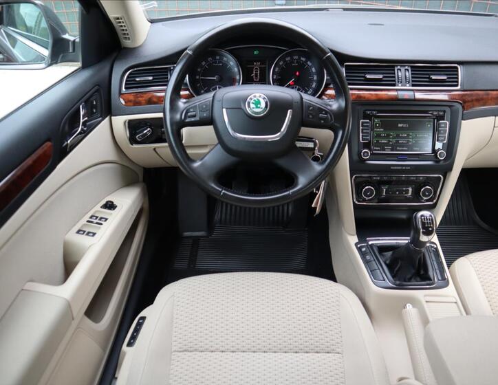 Škoda Superb 9