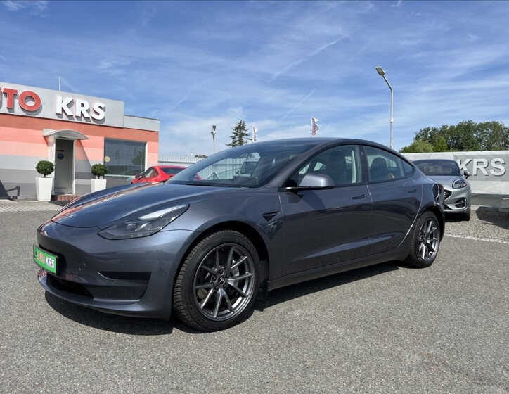 Tesla Model 3 11