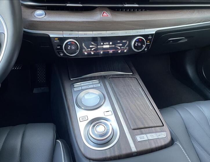 Hyundai Genesis 18