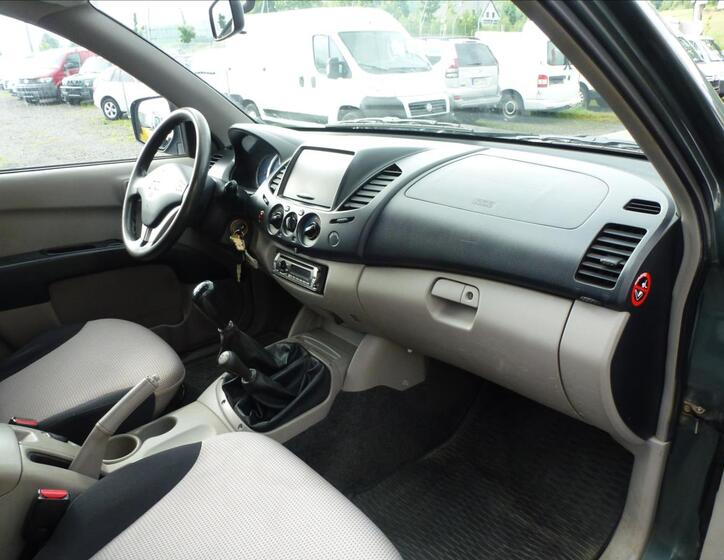 Mitsubishi L200 24