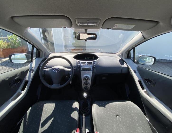Toyota Yaris 12
