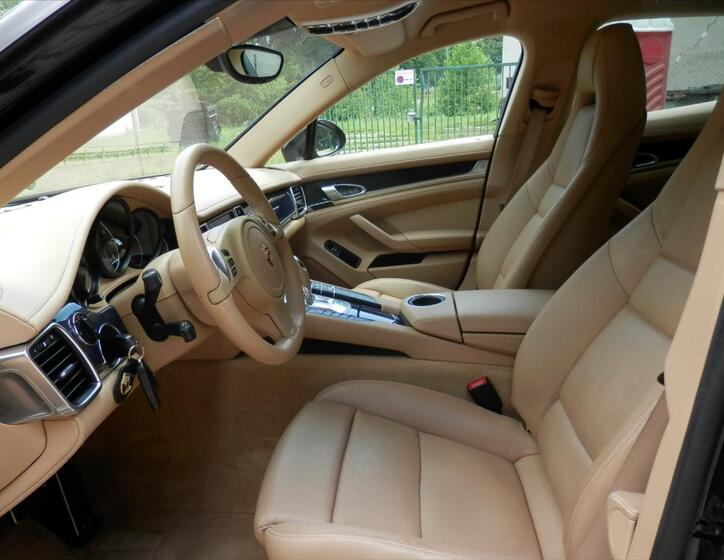 Porsche Panamera 11