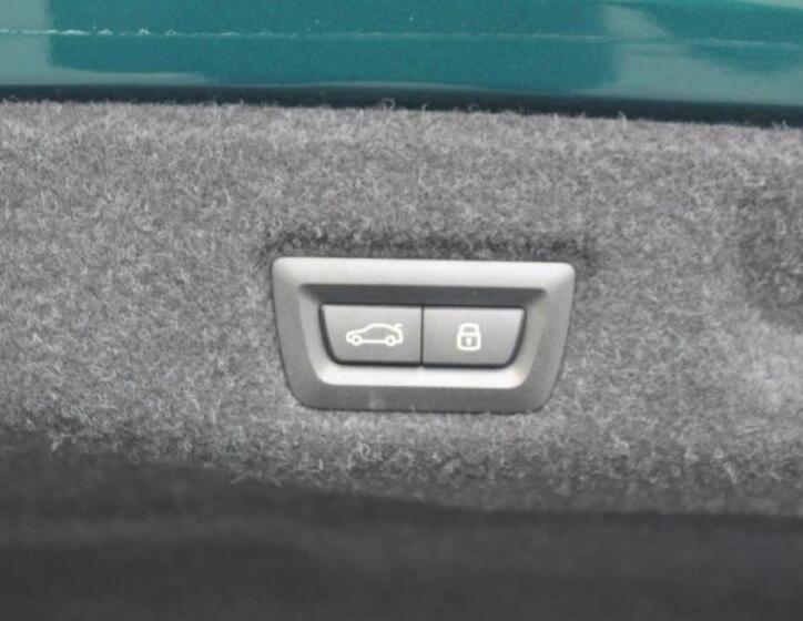 BMW i5 26