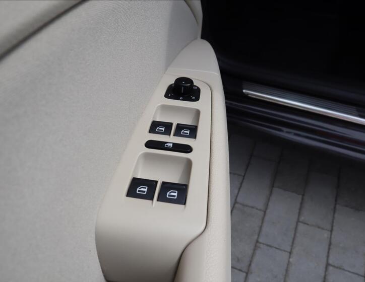 Škoda Superb 8