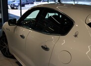 Maserati Levante 8