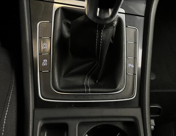 Volkswagen Golf 16