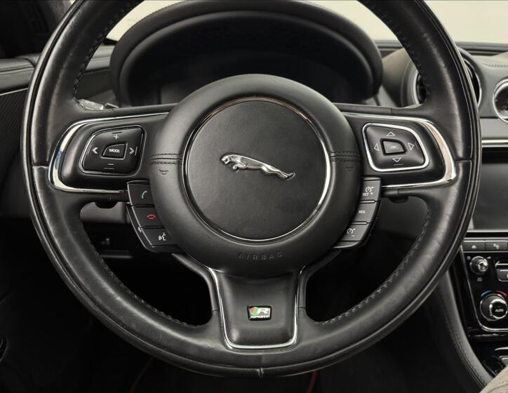 Jaguar XJ 8