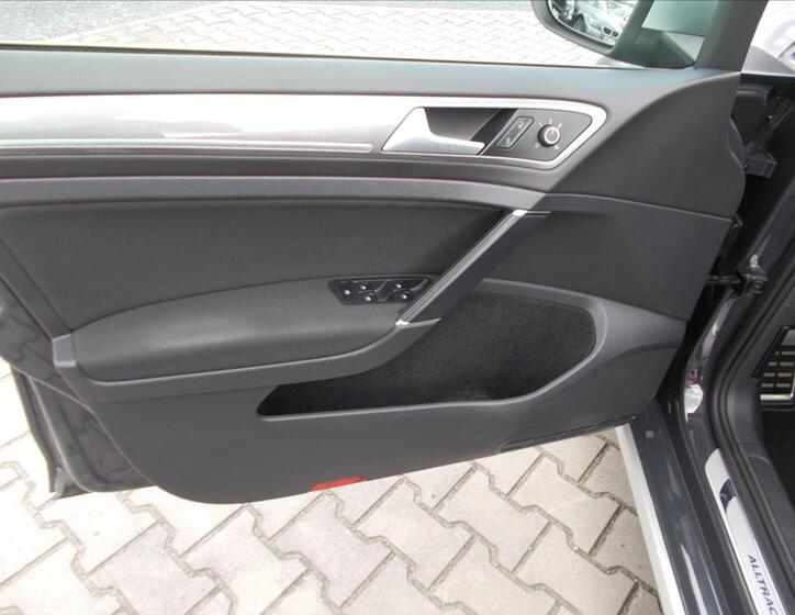 Volkswagen Golf 25