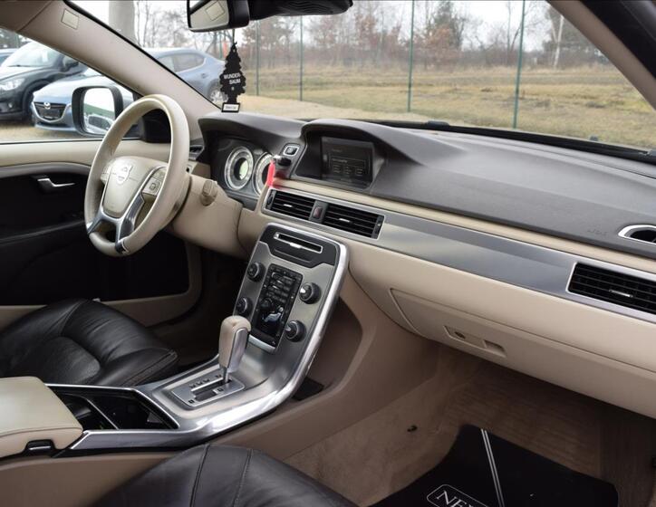Volvo XC70 20