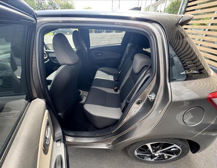 Toyota Yaris 8