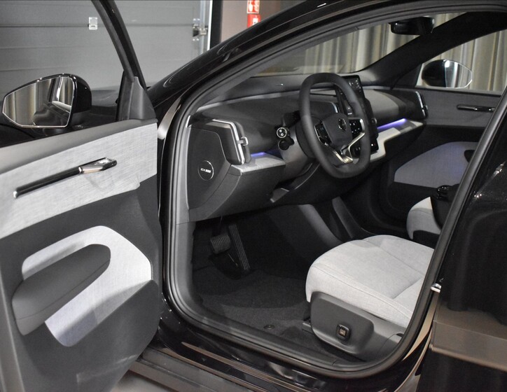 Volvo EX30 14