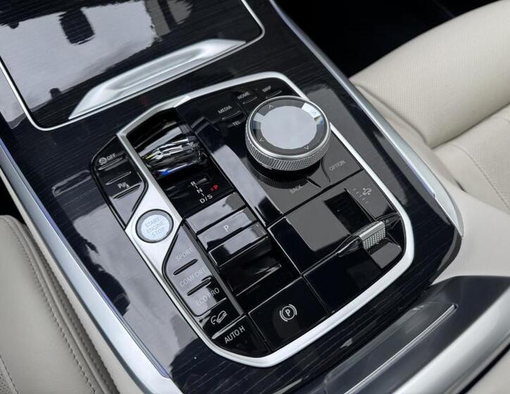 BMW X7 12