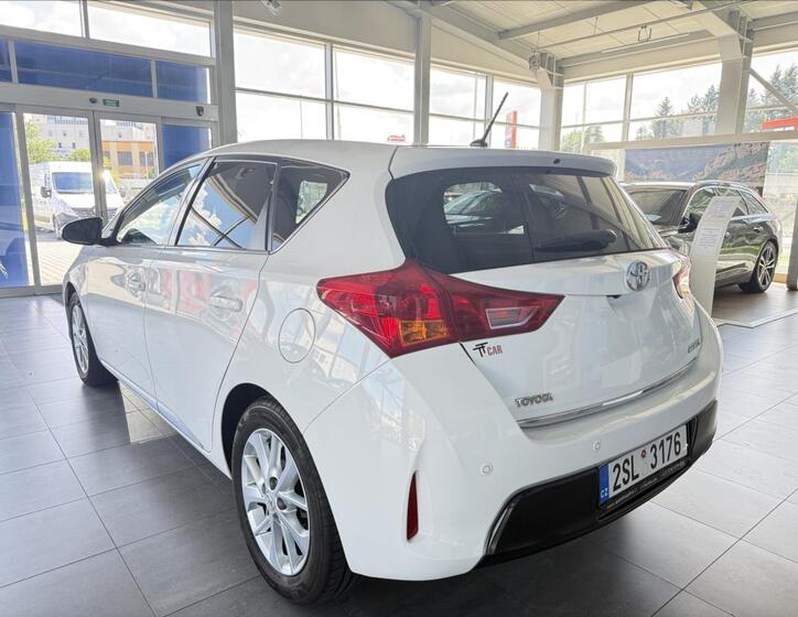 Toyota Auris 4