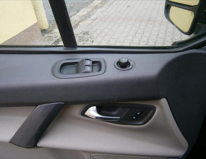 Ford Tourneo Custom 15